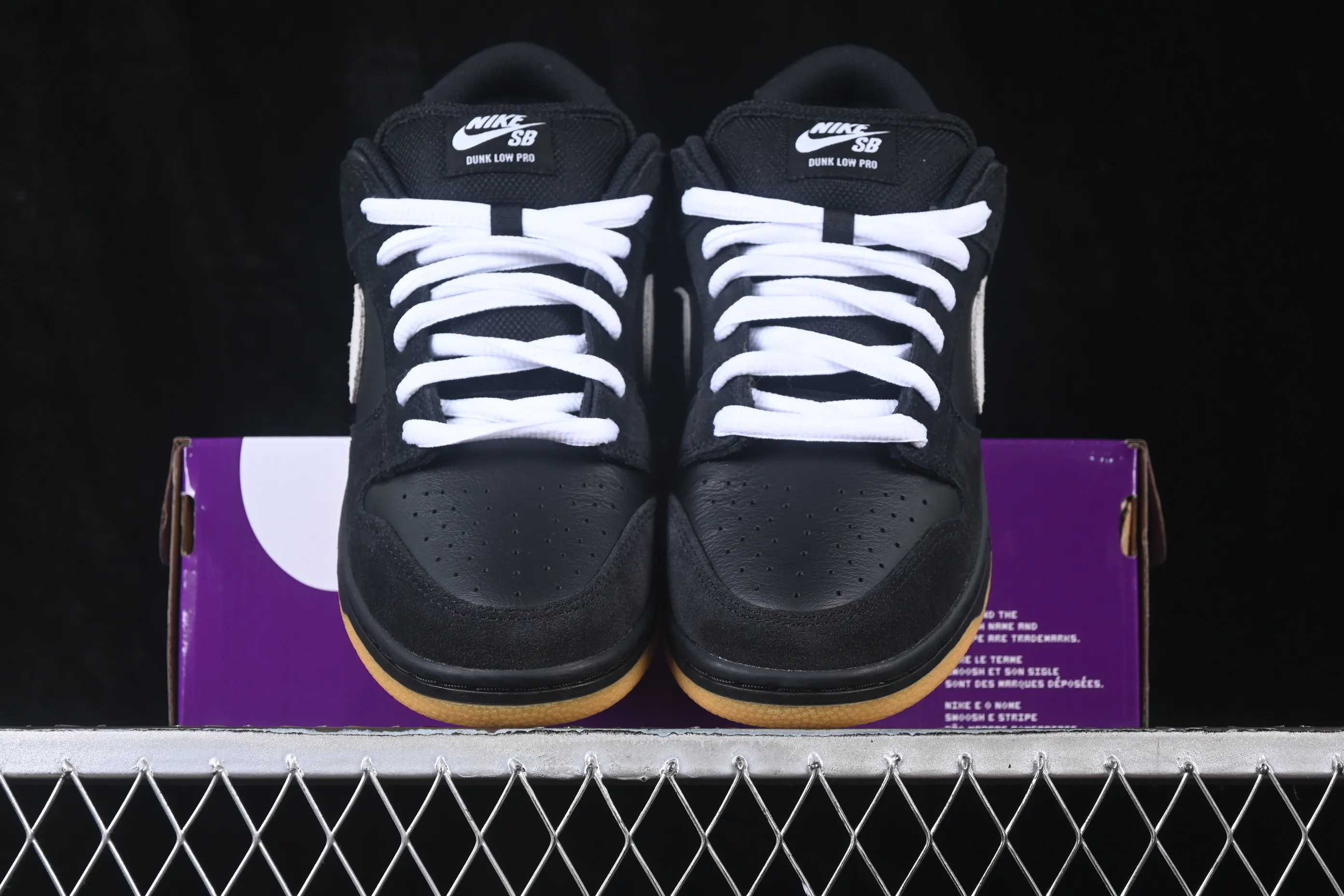 All Categories Nk SB Dunk Series Nk SB Dunk Low Low-top sneakers Foreign trade version Nike SB Dunk Low Raw rubber black and white Full toe layer low-top casual sneakers HF3704-003